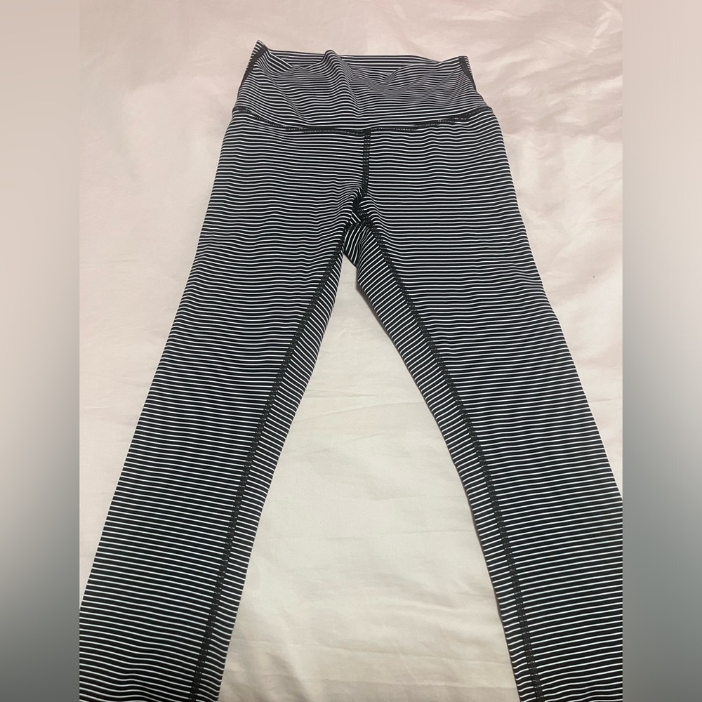 Lululemon’s Wunder Train *old style*, size 4, black & white stripes